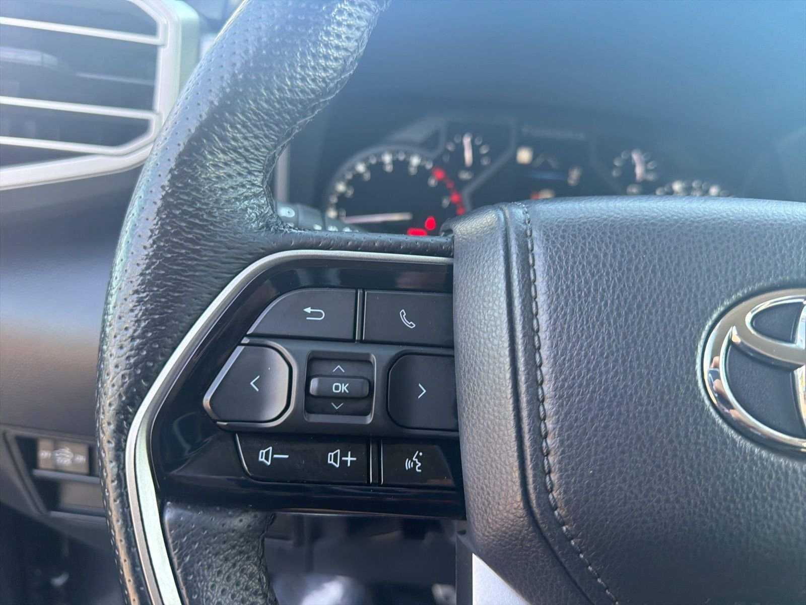 Used 2022 Gray Toyota SR5 image 17