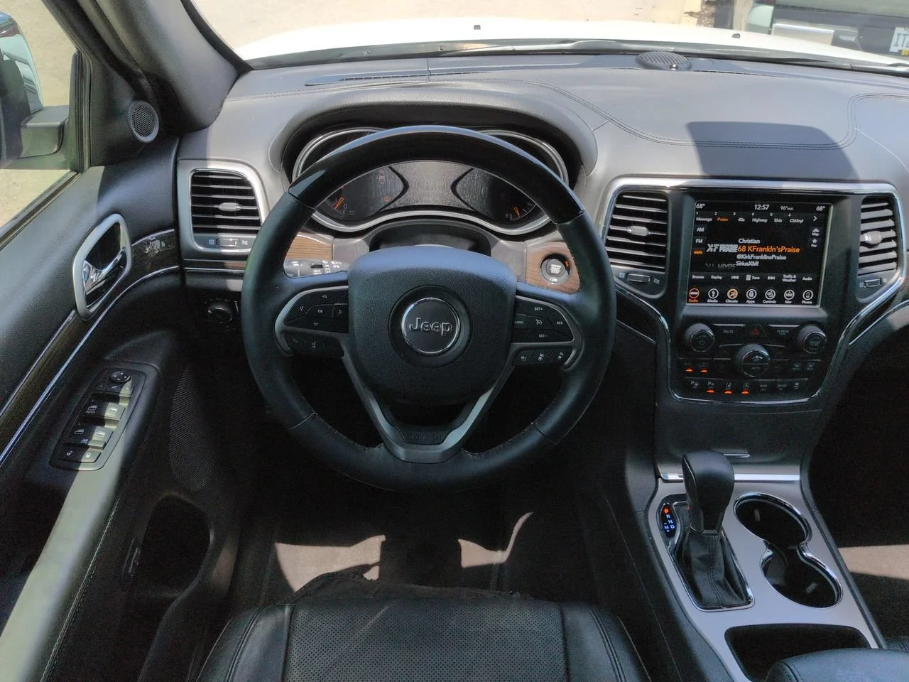 Used 2018 Bright White Clearcoat Jeep Overland image 16