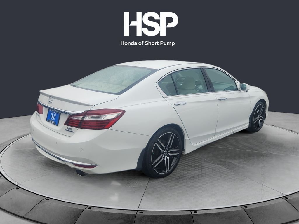 Used 2017 White Orchid Pearl Honda Touring image 5