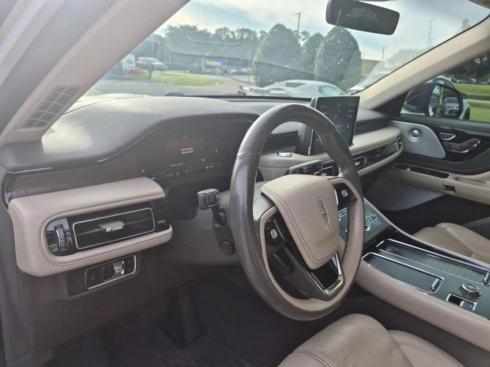 Used 2021 Pristine White Lincoln Reserve image 17