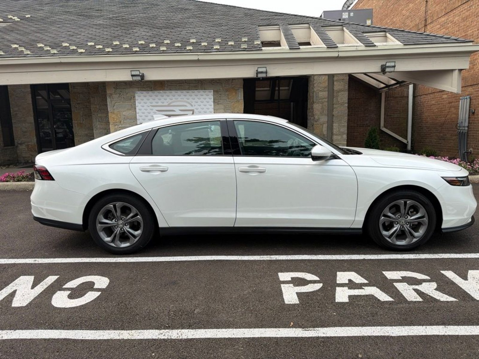 Certified Used 2024 Platinum White Pearl Honda EX image 9