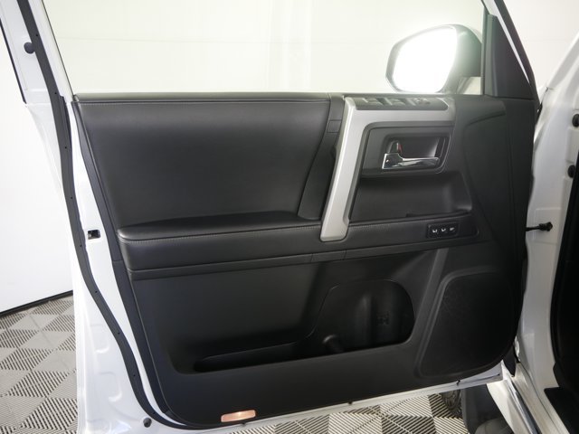 Certified Used 2022 Blizzard Pearl Toyota Limited image 8