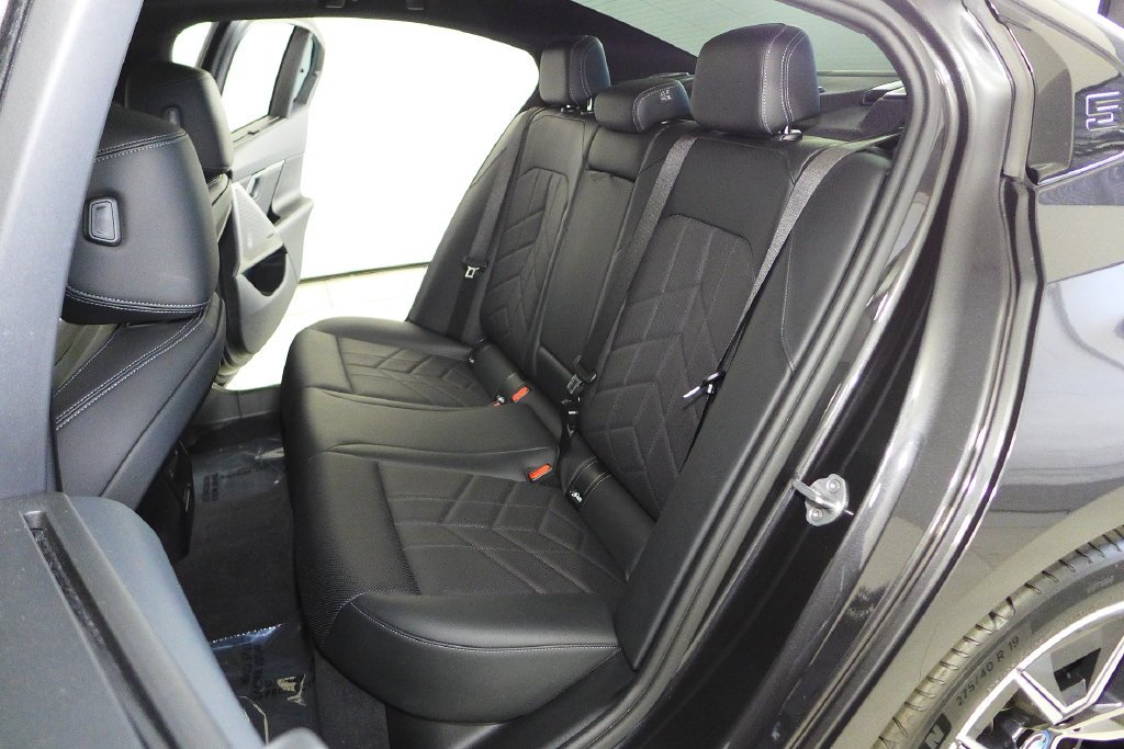 Certified Used 2024 Dark Graphite BMW M60 image 21