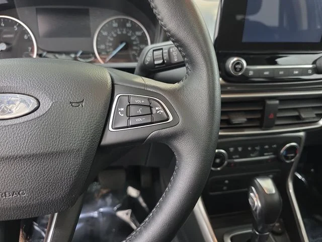 Used 2018 Smoke Metallic Ford SE image 18