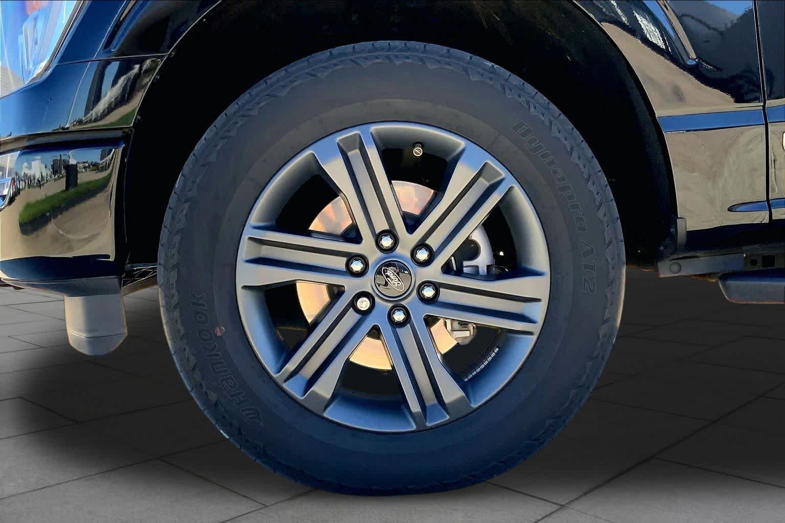 Used 2023 Agate Black Metallic Ford XLT image 11