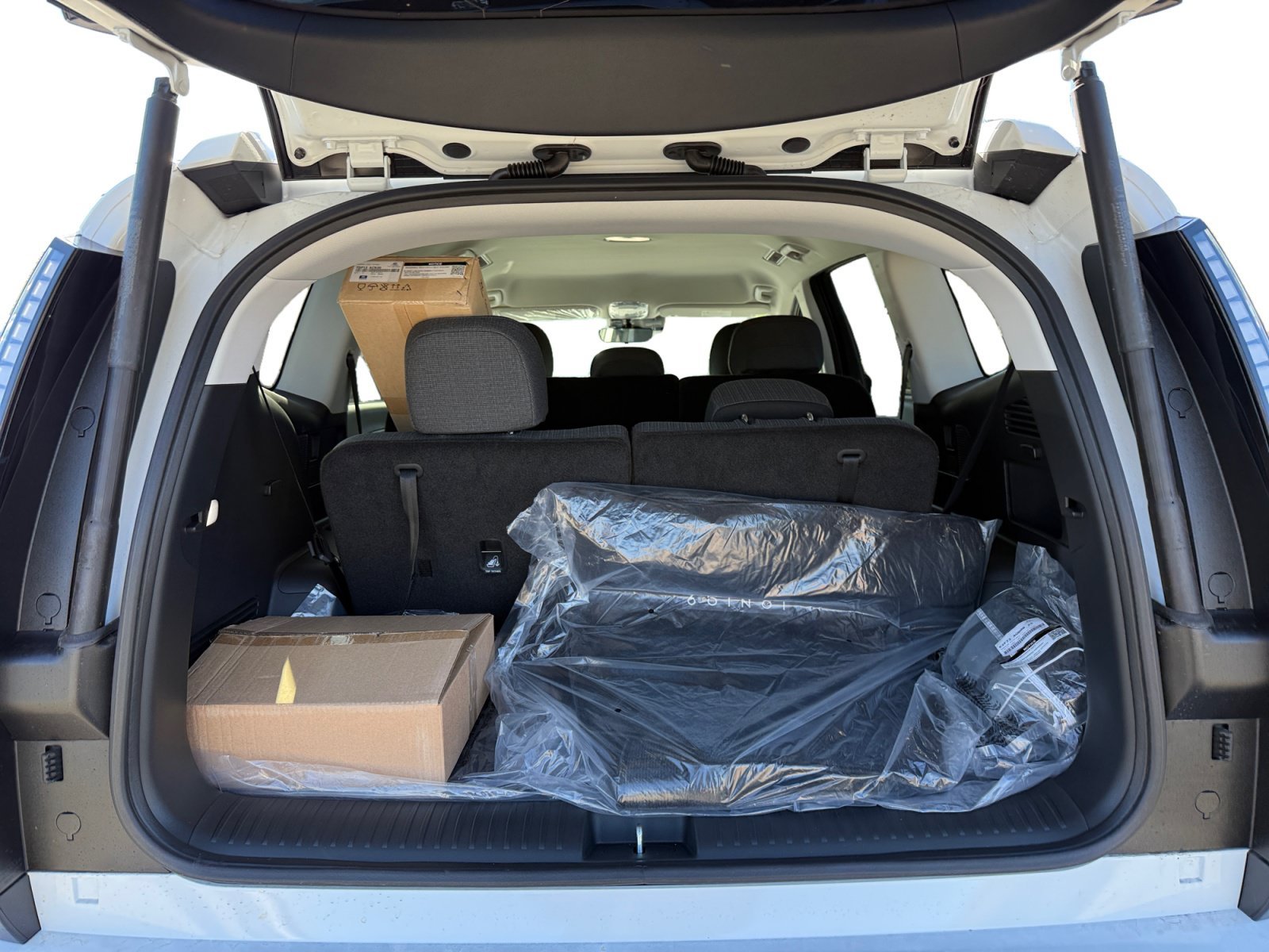 New 2026 Snow White Pearl Hyundai SE image 17
