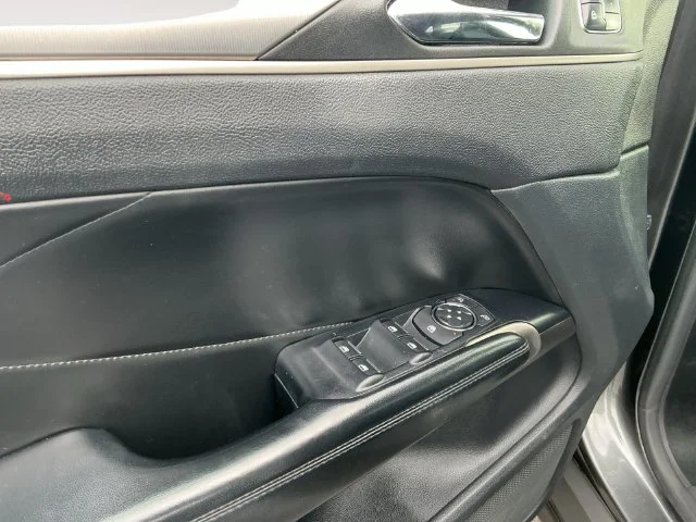 Used 2017 Magnetic Gray Metallic Lincoln Premiere image 10