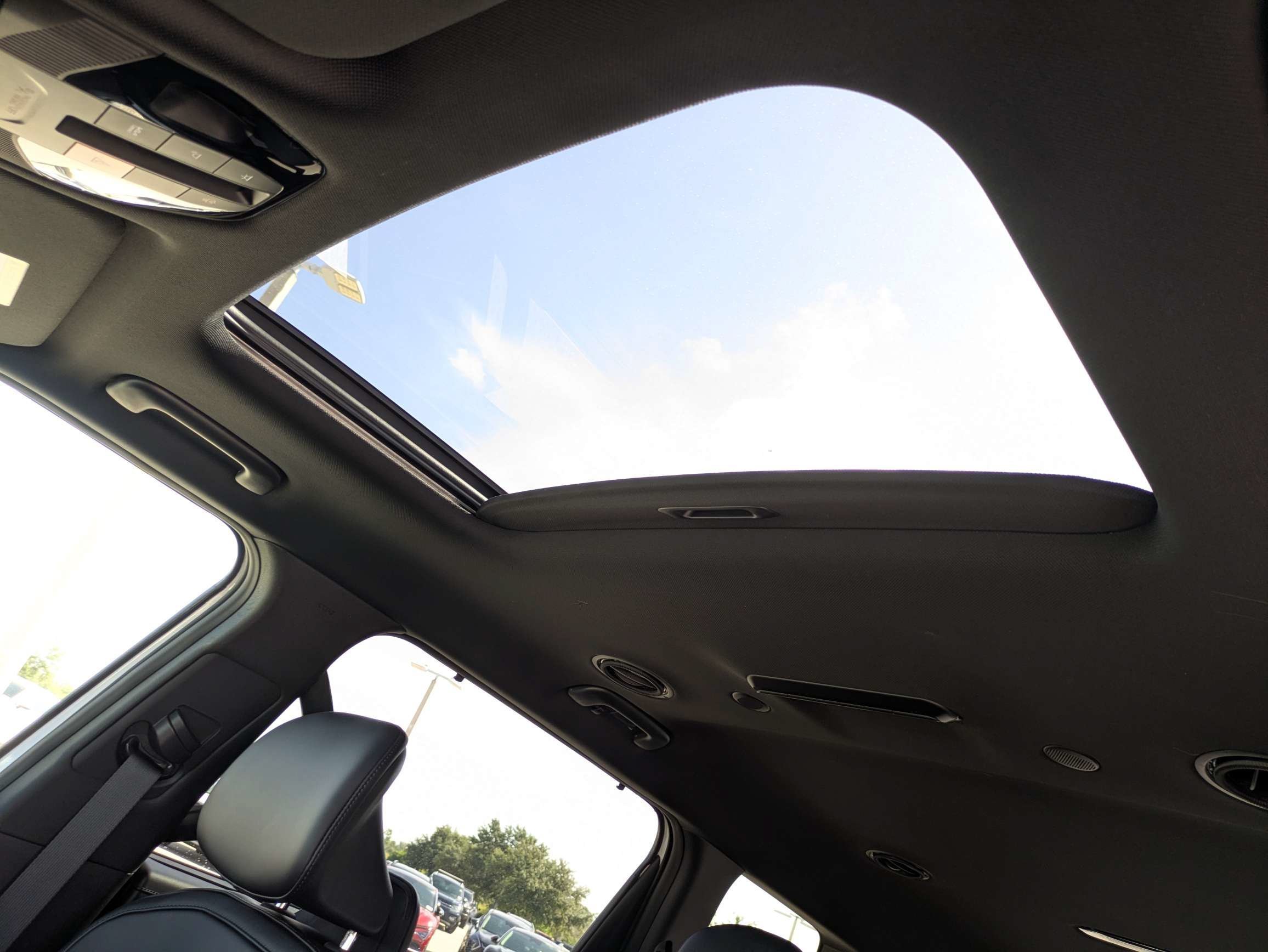 New 2027 Glacial White Pearl Kia EX image 26