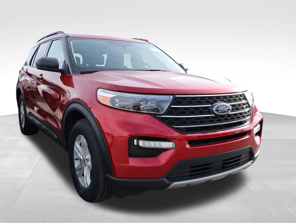 Certified Used 2022 Red Metallic Ford XLT image 11