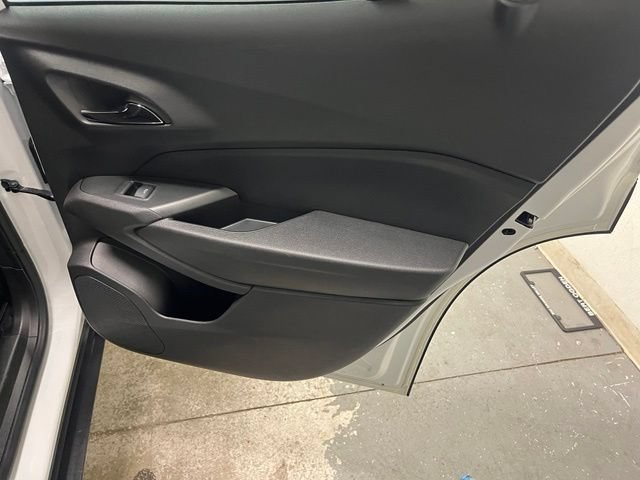 Used 2025 Summit White Chevrolet 2RS image 22