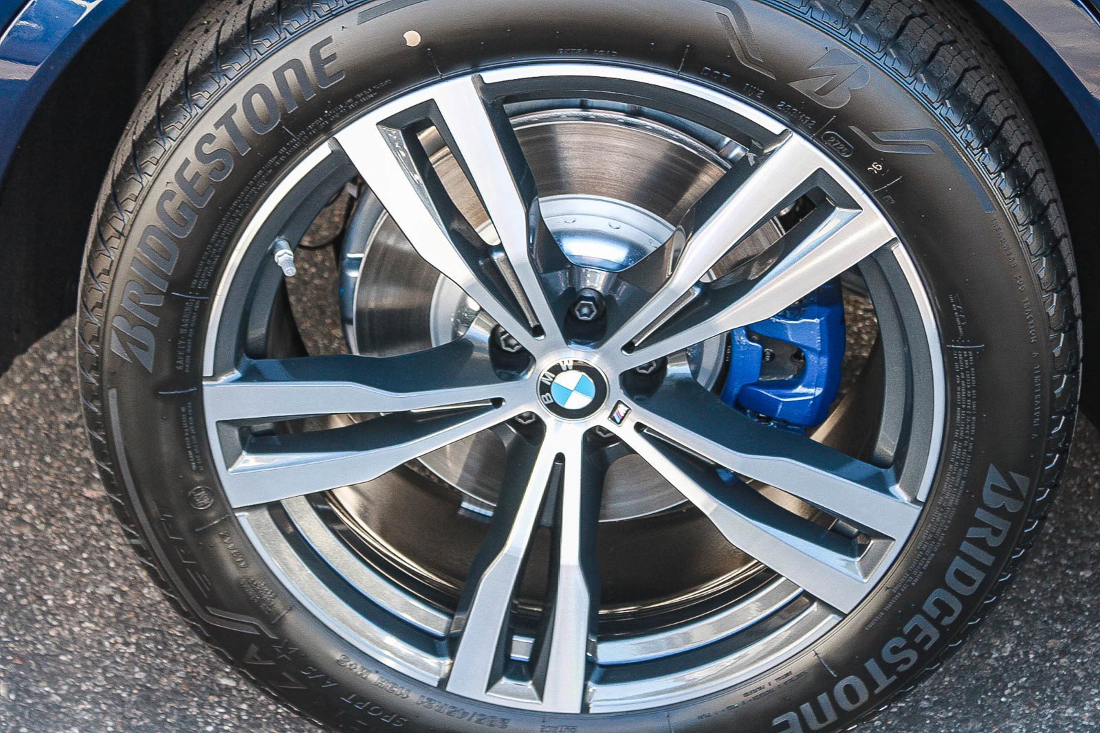 New 2027 Tanzanite Blue II Metallic BMW xDrive40i image 11