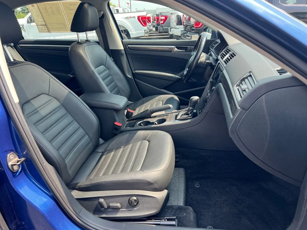Used 2017 Blue Volkswagen SEL Premium image 41