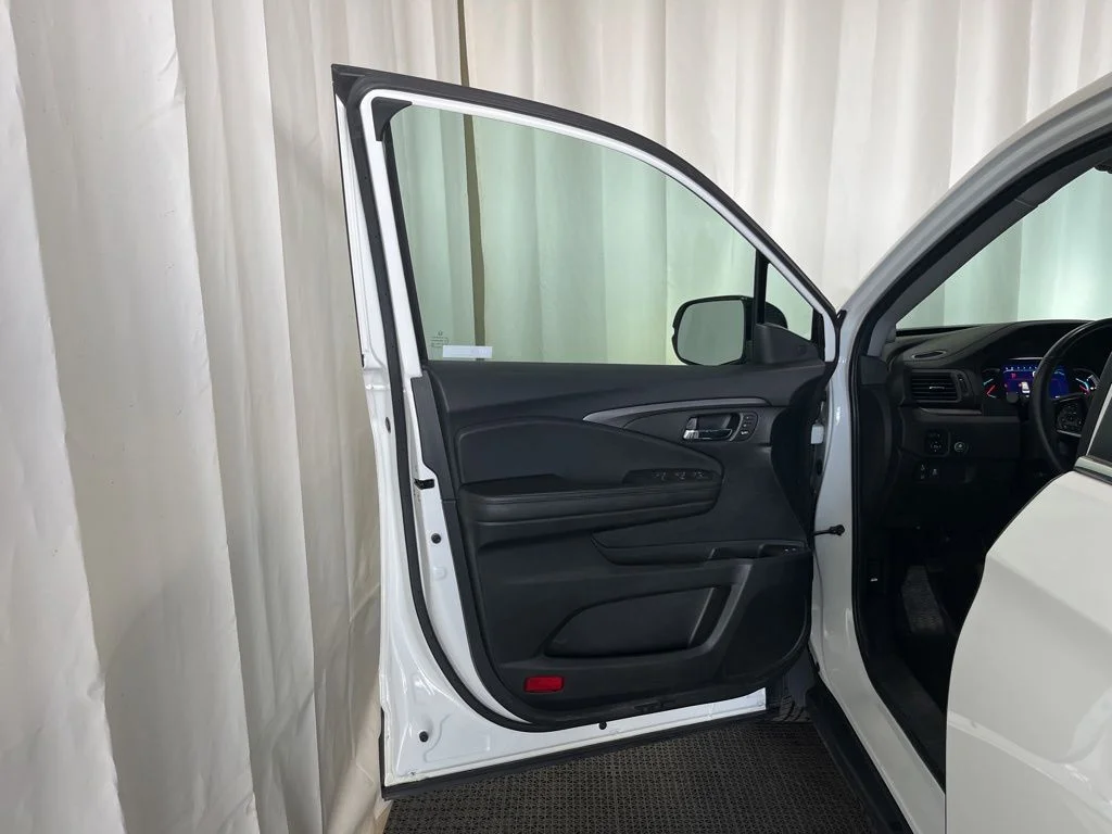 Used 2022 White Honda EX-L image 19