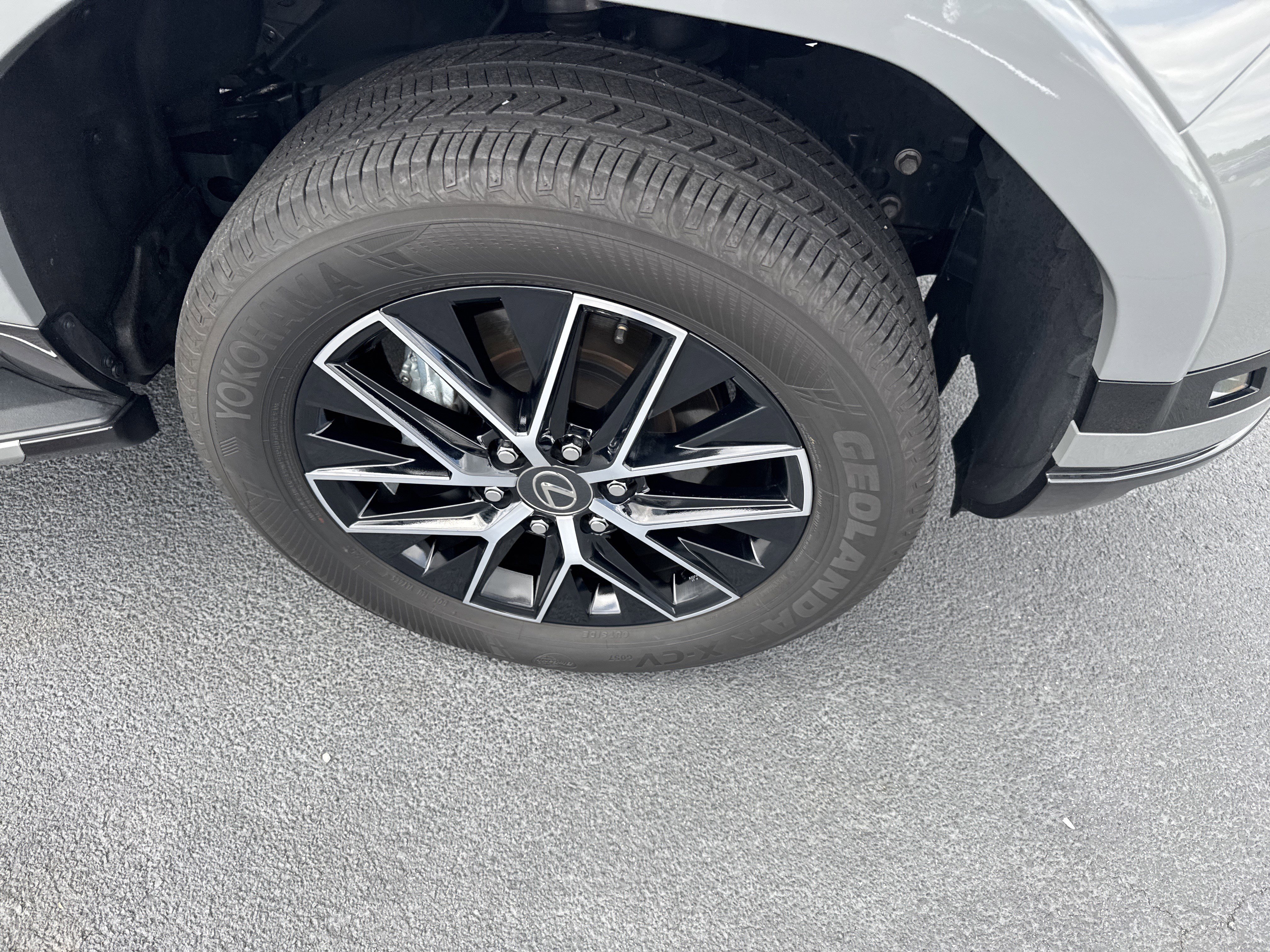 Used 2025 Incognito Lexus 550 Premium+ image 15