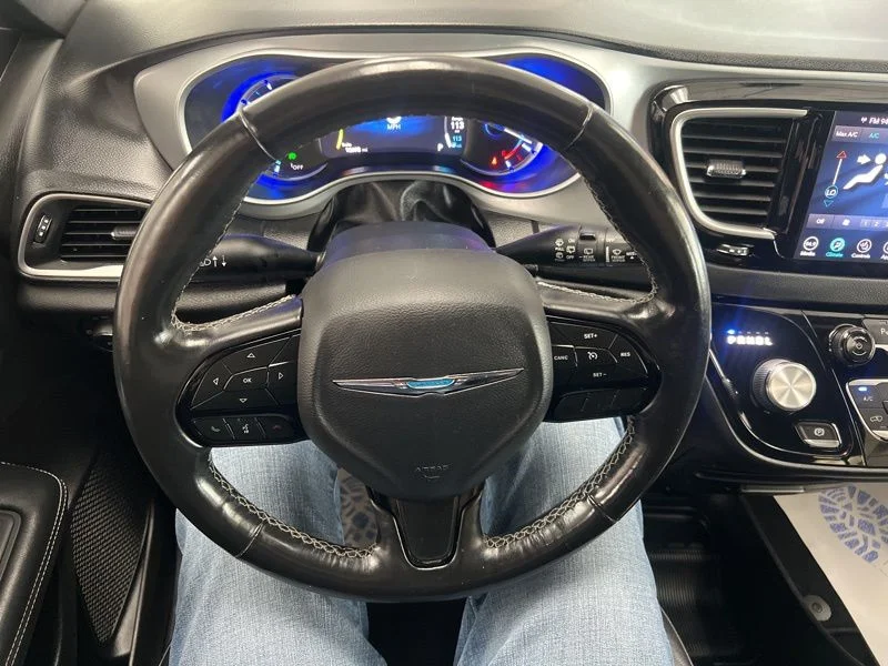 Used 2020 Gray Chrysler Touring L image 24