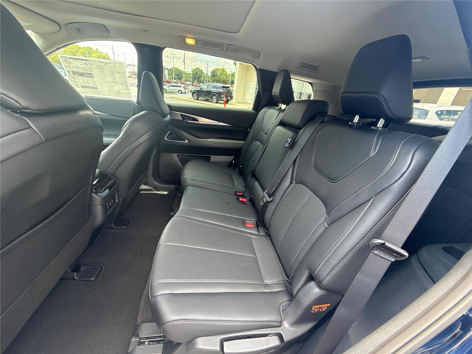 New 2027 GRAND BLUE INFINITI Luxe FWD image 12