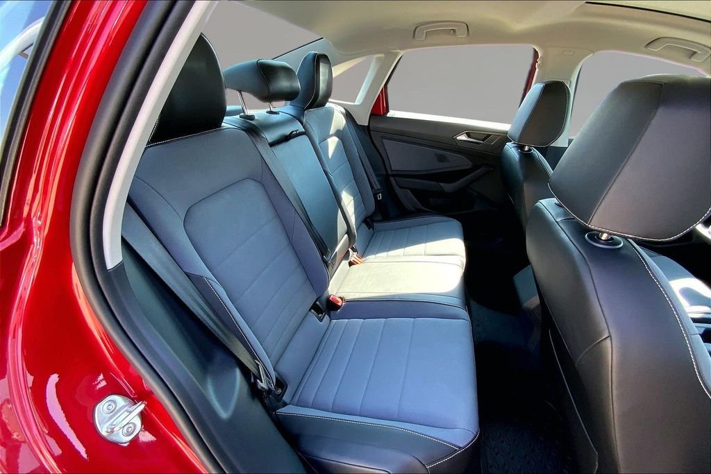 New 2026 Kings Red Metallic Volkswagen 1.5T SE image 10
