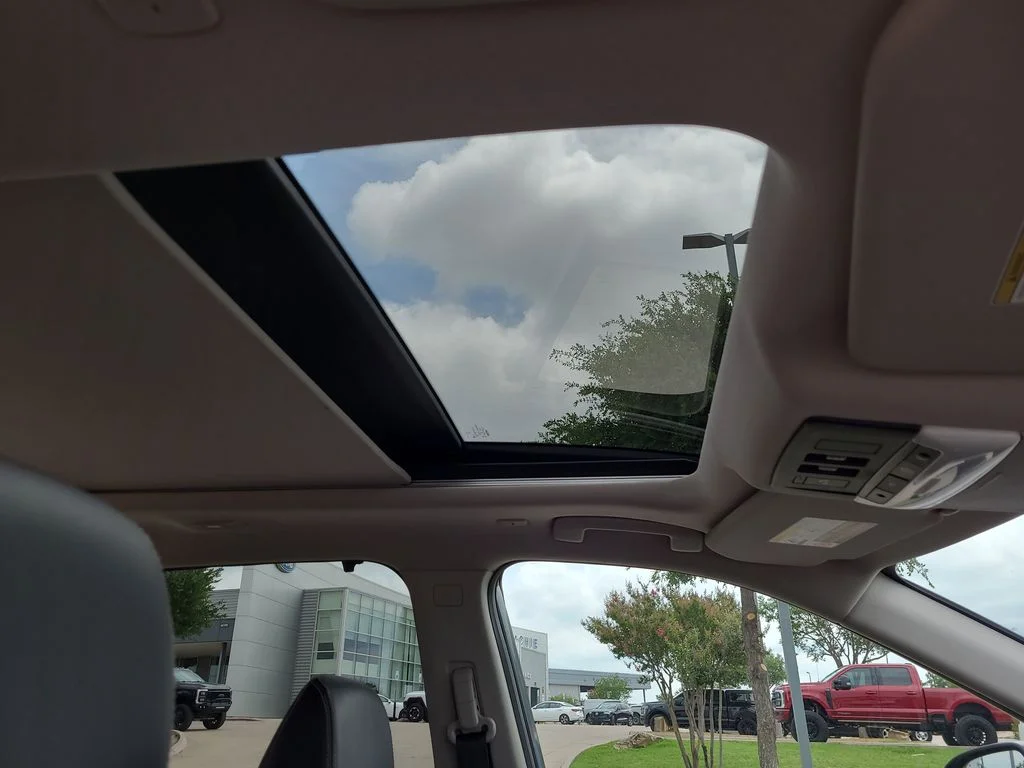 Used 2022 Gray Nissan SL image 7