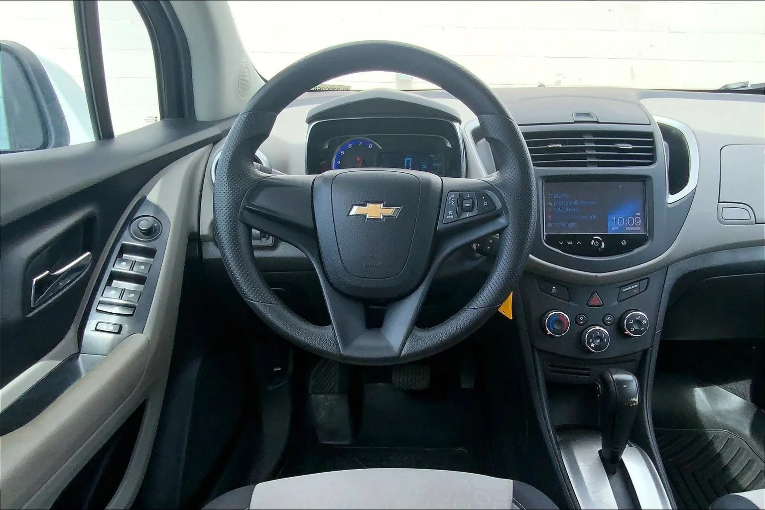 Used 2015 SUMMIT WHITE Chevrolet LS image 14