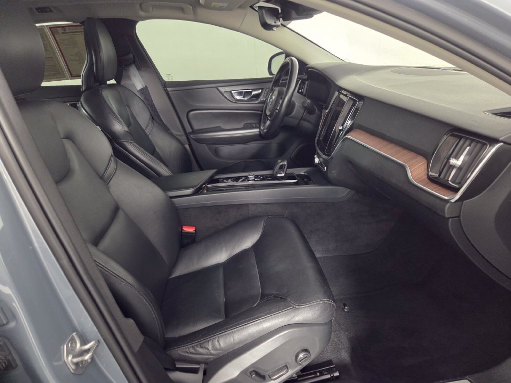Certified Used 2022 Gray Volvo Momentum image 31
