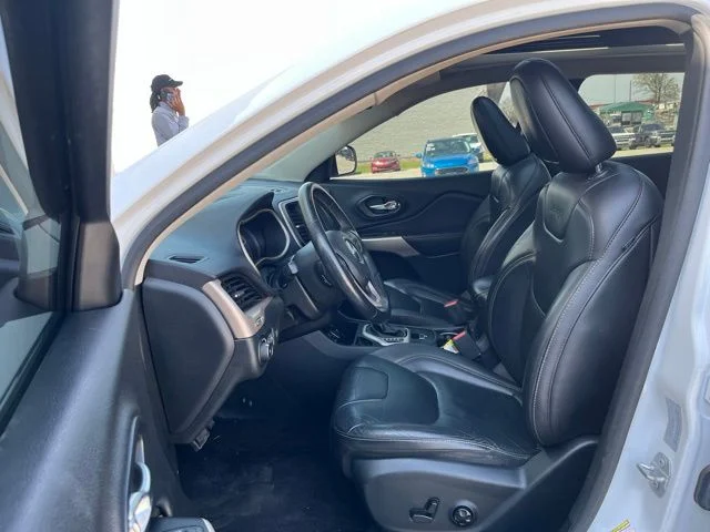 Used 2018 White Jeep Limited image 16