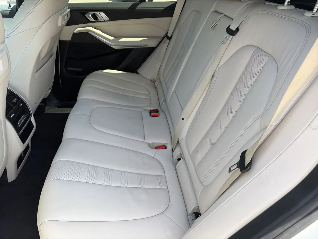 Used 2020 White BMW sDrive40i image 30