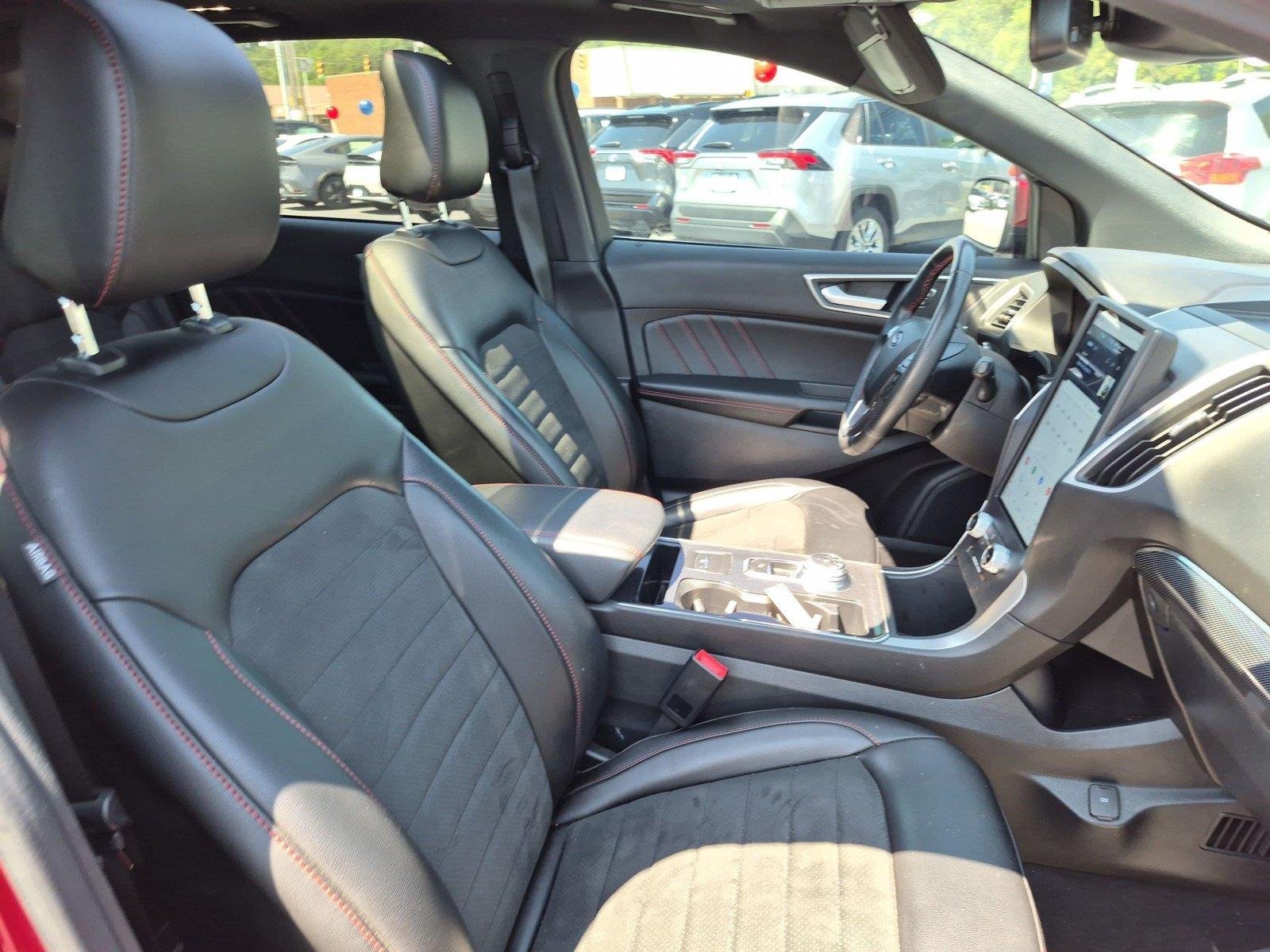 Used 2022 Rapid Red Metallic Tinted Clearcoat Ford ST-Line image 39