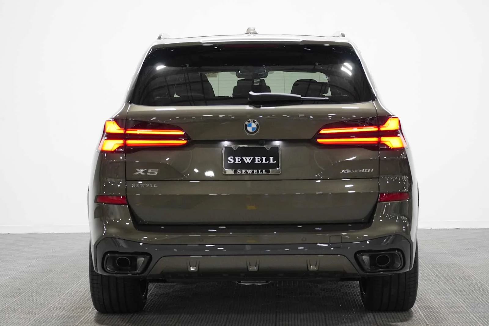 New 2026 Manhattan Green Metallic BMW xDrive40i image 5