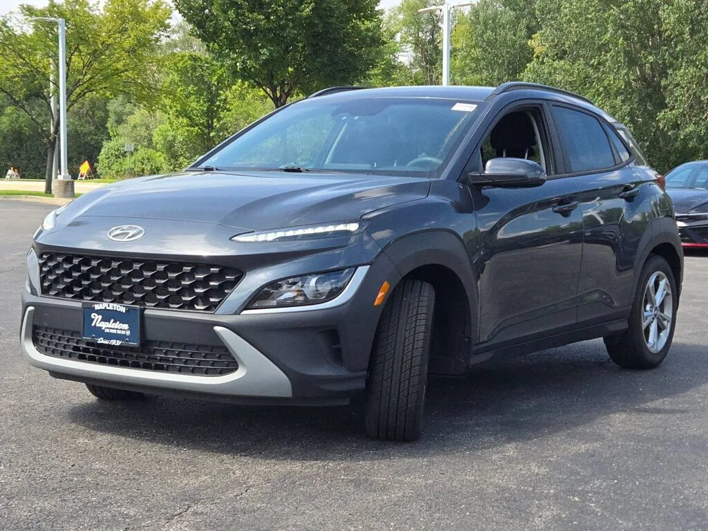 Used 2022 Gray Hyundai SEL image 3