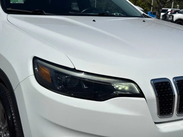 Used 2021 White Jeep Latitude Lux image 11