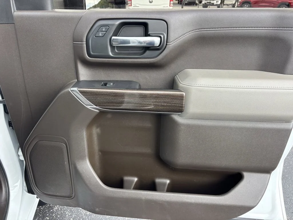 Used 2020 SUMMIT WHITE Chevrolet LT image 22