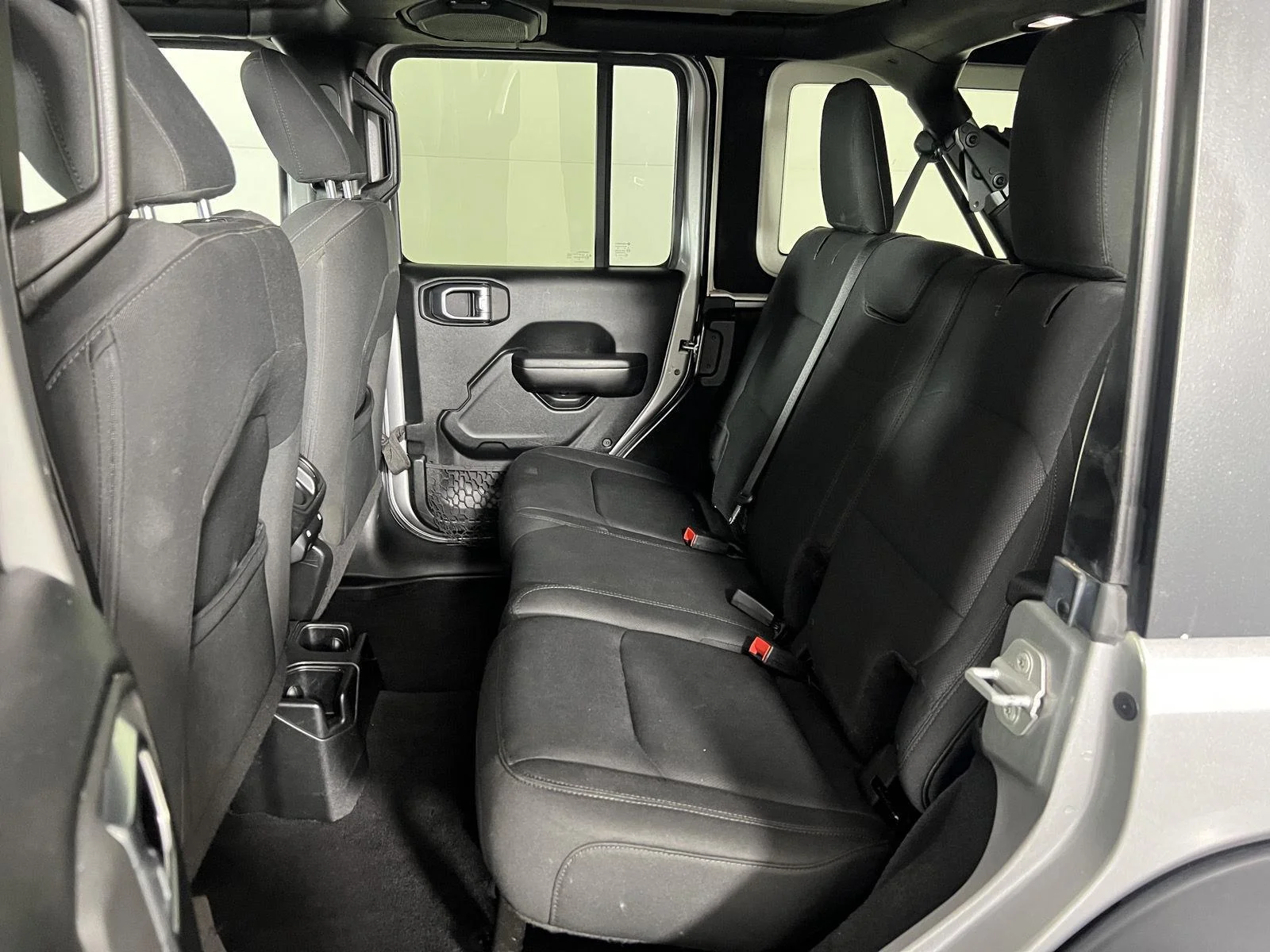 Used 2018 Billet Silver Metallic Clearcoat Jeep Sport S image 22