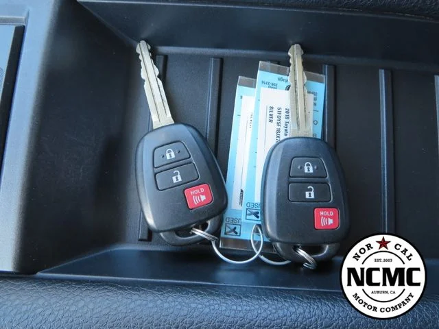 Used 2018 Silver Toyota SR5 image 35