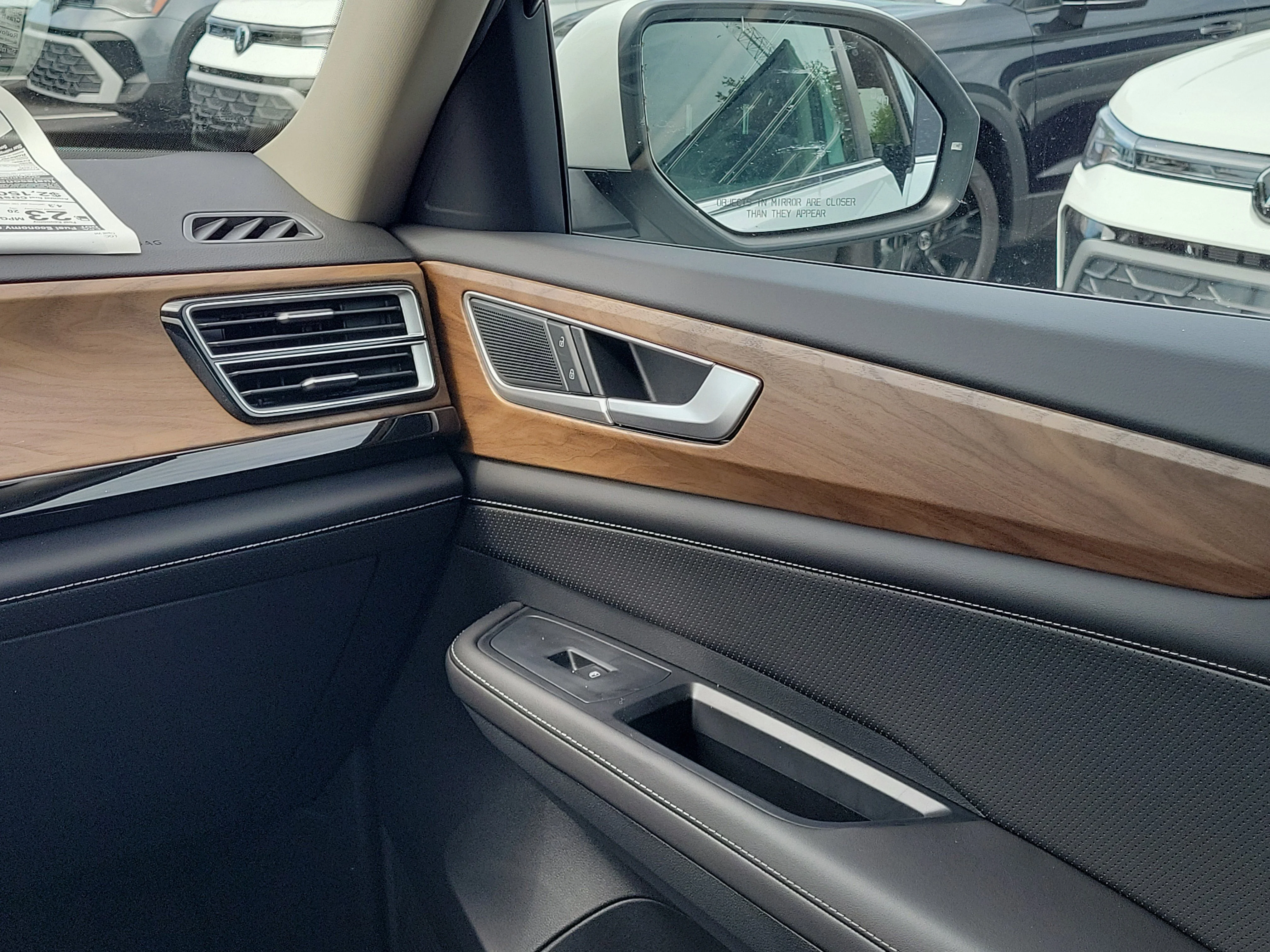 New 2026 White Volkswagen SE w/Technology image 4