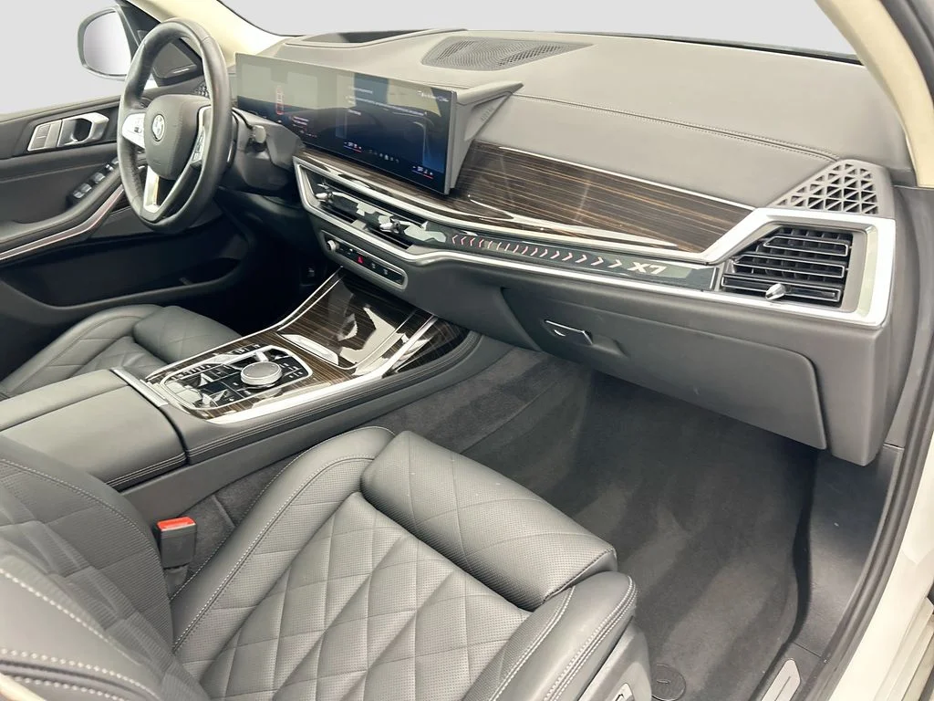 Used 2026 White BMW xDrive40i image 16