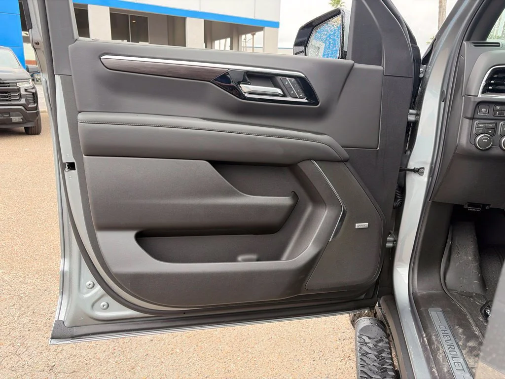 2027 Chevrolet Tahoe Z71 - Photo 18