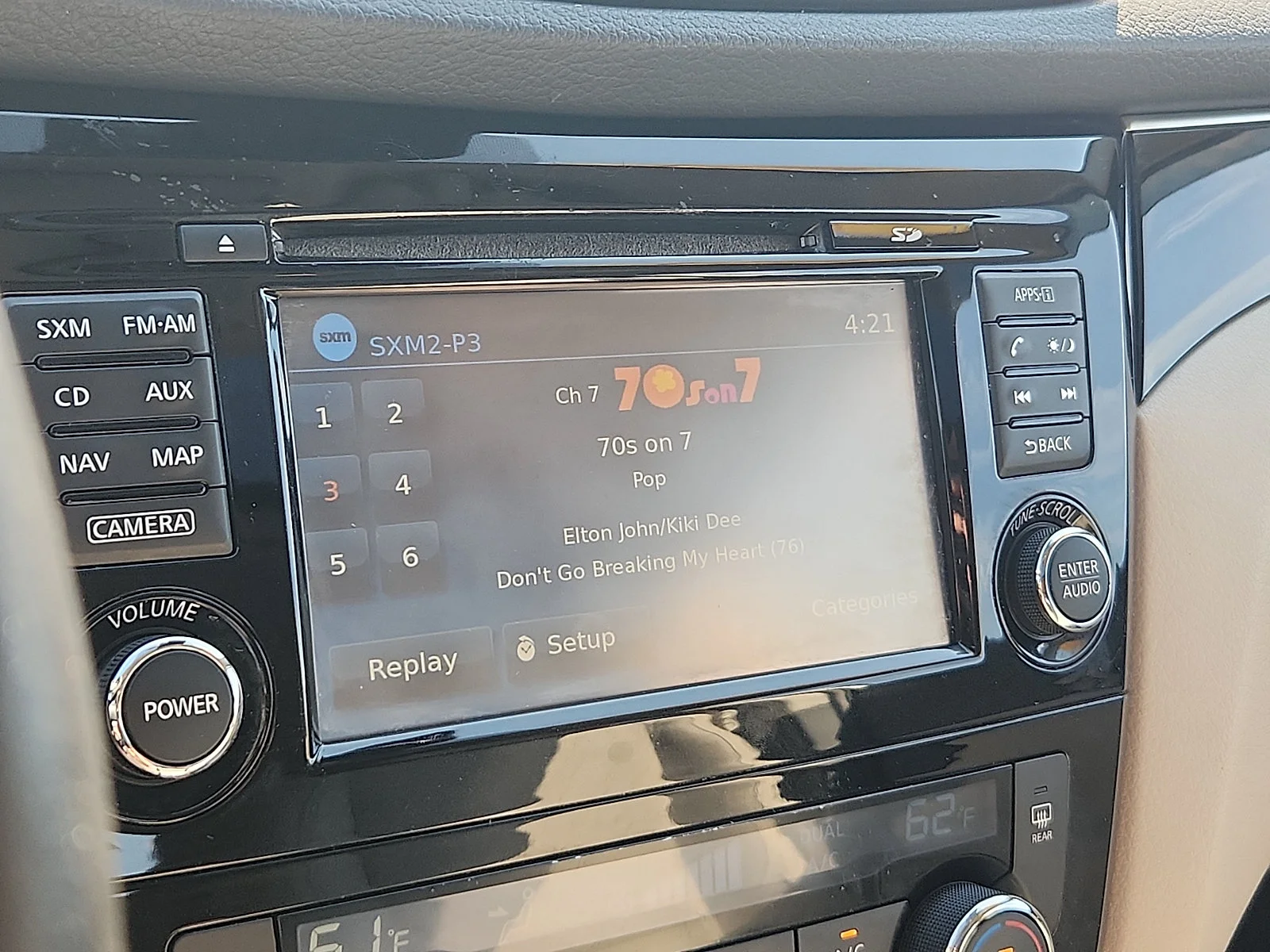 Used 2018 White Nissan SL image 17