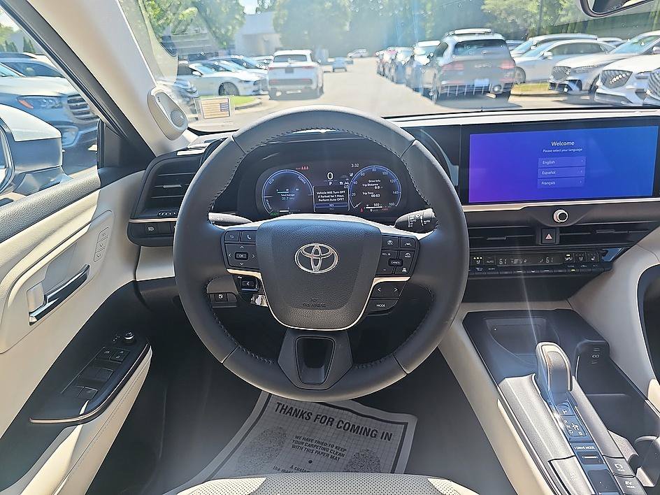 Used 2023 Oxygen White Toyota Limited image 18