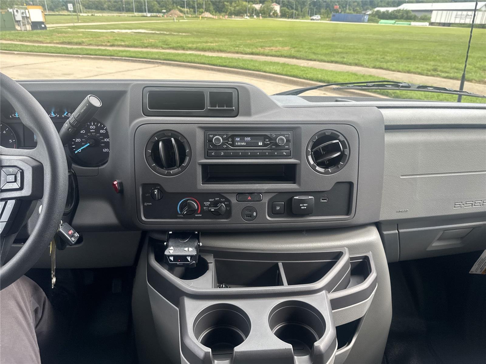2025 Ford E-Series Cutaway Base - Photo 18