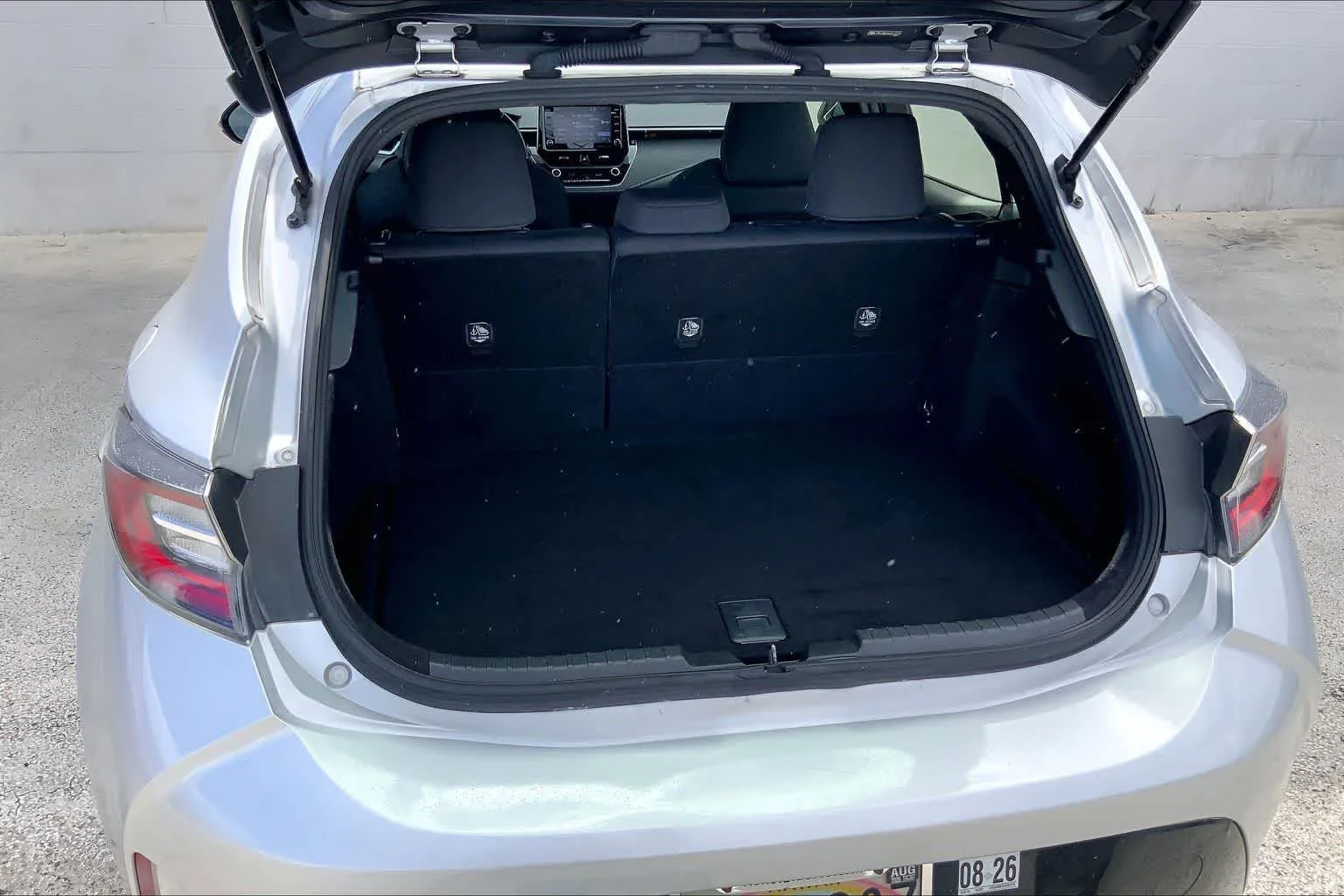Used 2019 Sil/silver Toyota SE image 18