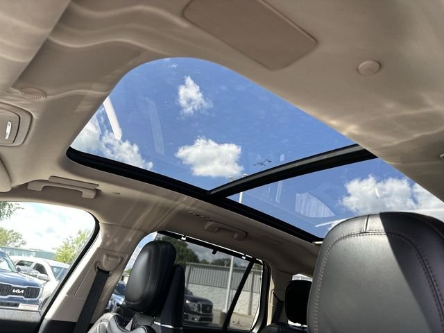 Used 2021 Black Lincoln Reserve image 18