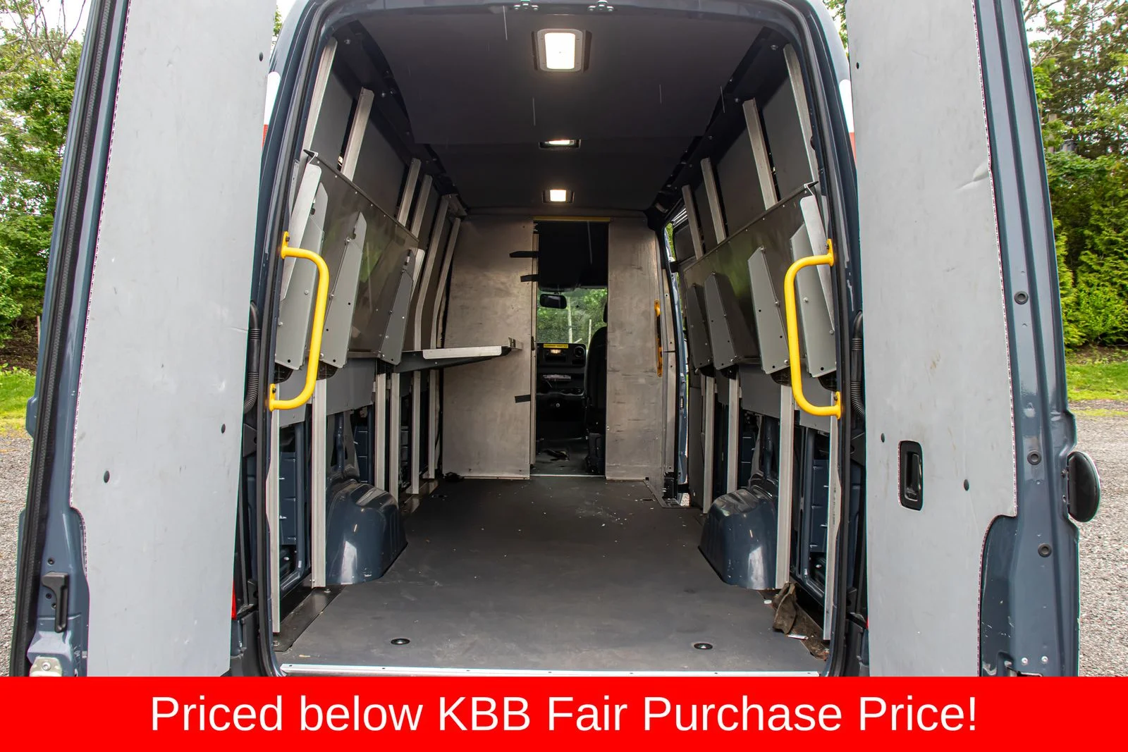 Used 2019 Blue Mercedes-Benz Cargo 170 WB image 9