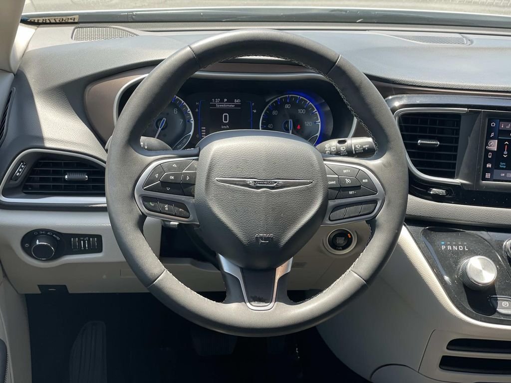 Used 2023 White Chrysler LX image 7