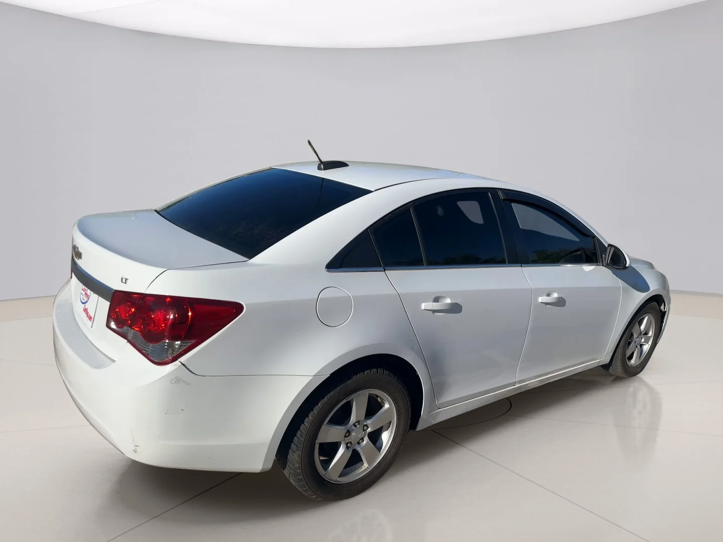 Used 2015 White Chevrolet 1LT image 3