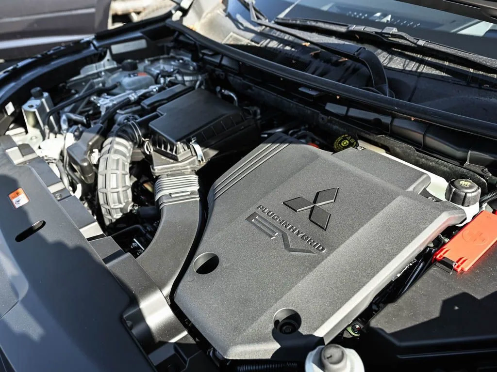 2025 Mitsubishi Outlander Plug-in Hybrid SEL - Photo 7