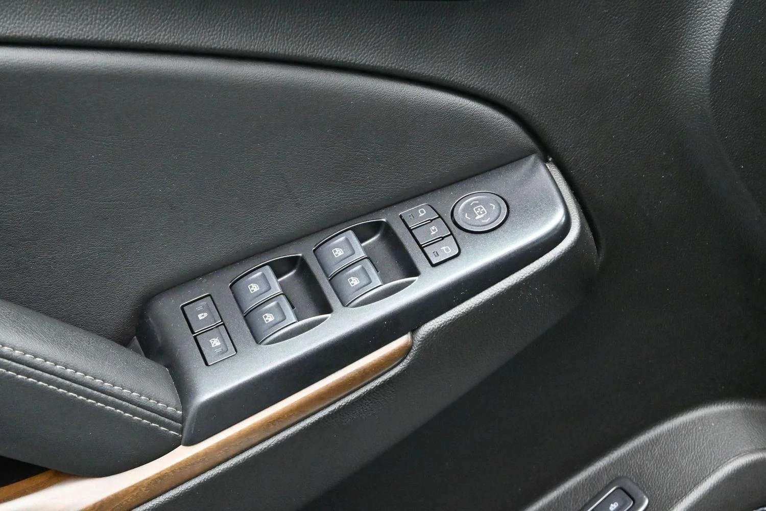 Used 2020 Summit White GMC Denali image 15