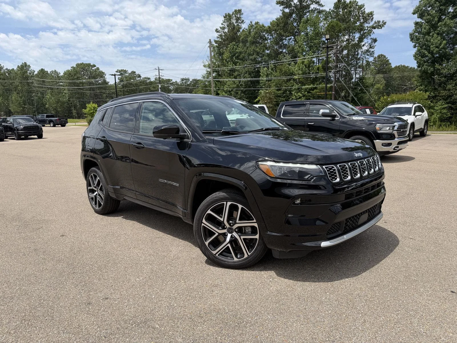 Used 2025 Diamond Black Crystal Pearlcoat Jeep Limited image 3