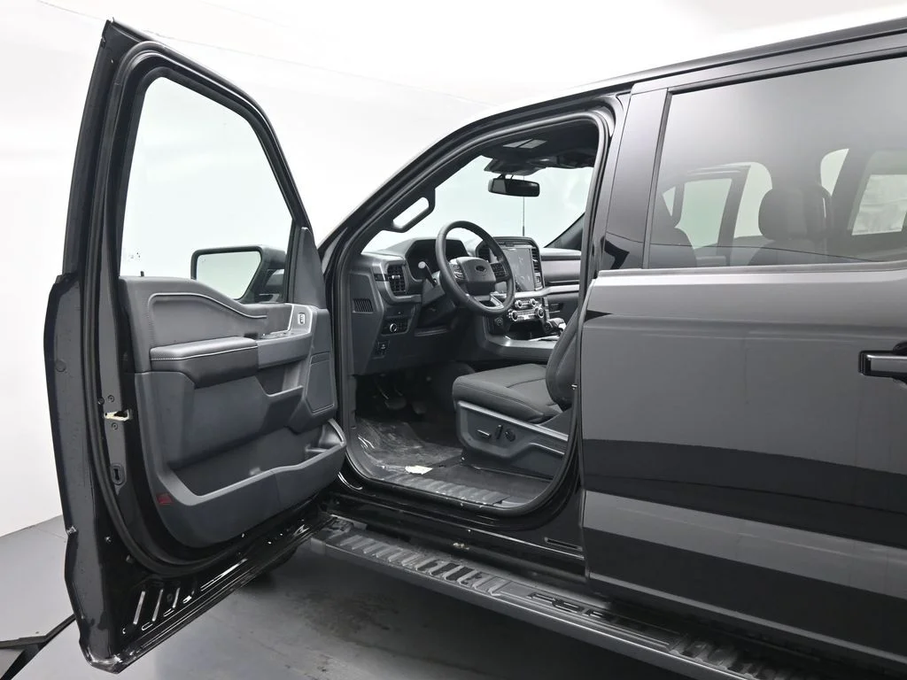 New 2026 Agate Black Metallic Ford XLT image 8