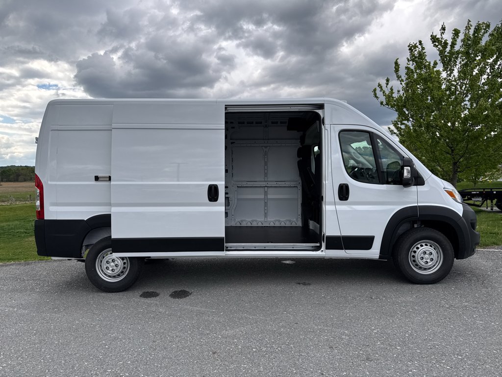 New 2026 Bright White Clear-Coat Exterior Paint RAM Tradesman image 15