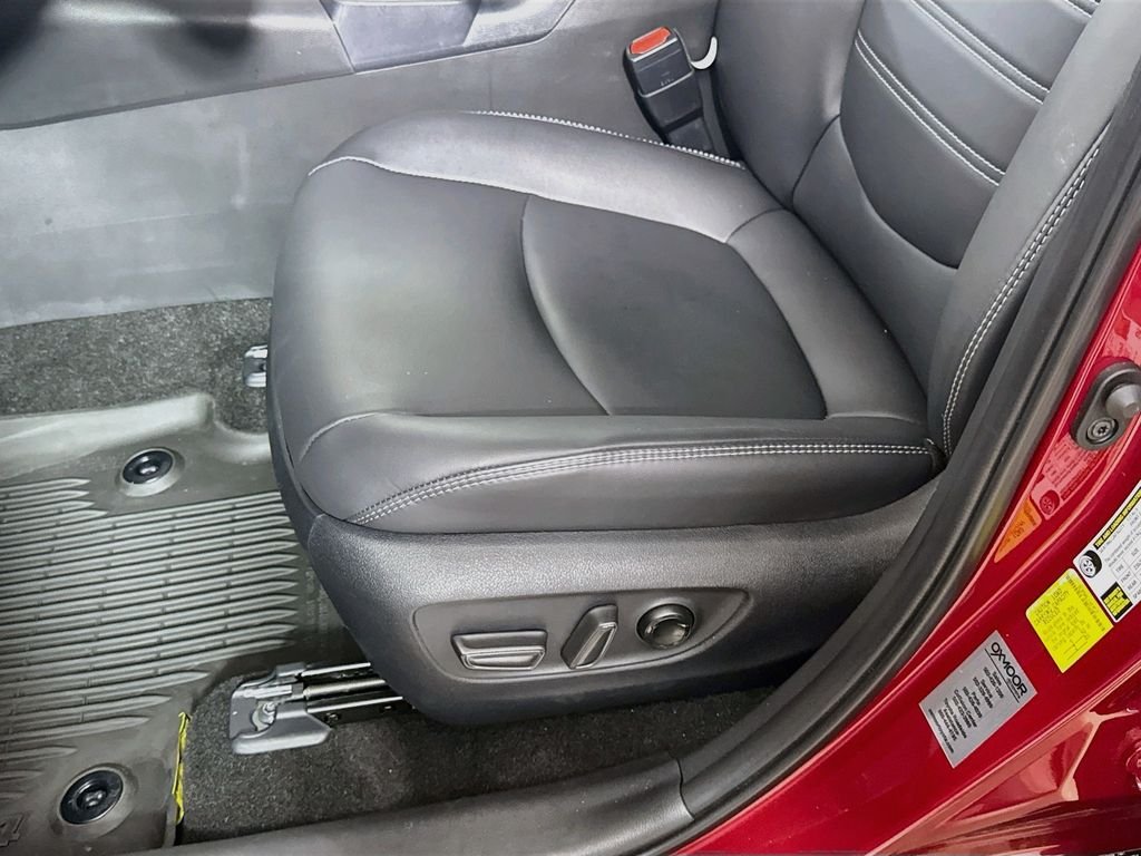 Used 2025 Ruby Flare Pearl Toyota XLE Premium image 19